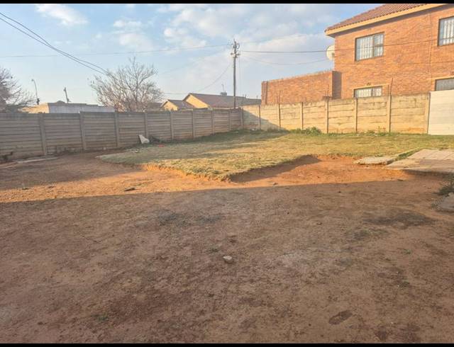 2 BEDROOM HOUSE FOR SALE IN LENASIA SOUTH
